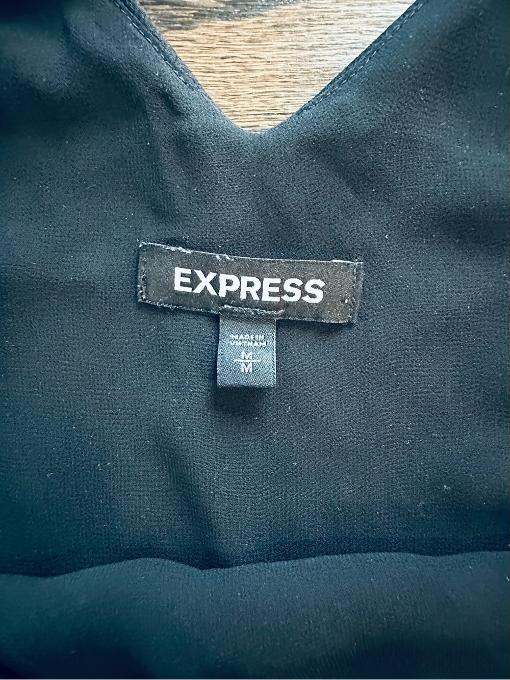 Express Black V-Neck Cami Tank Top Size Medium - Picture 4 of 4